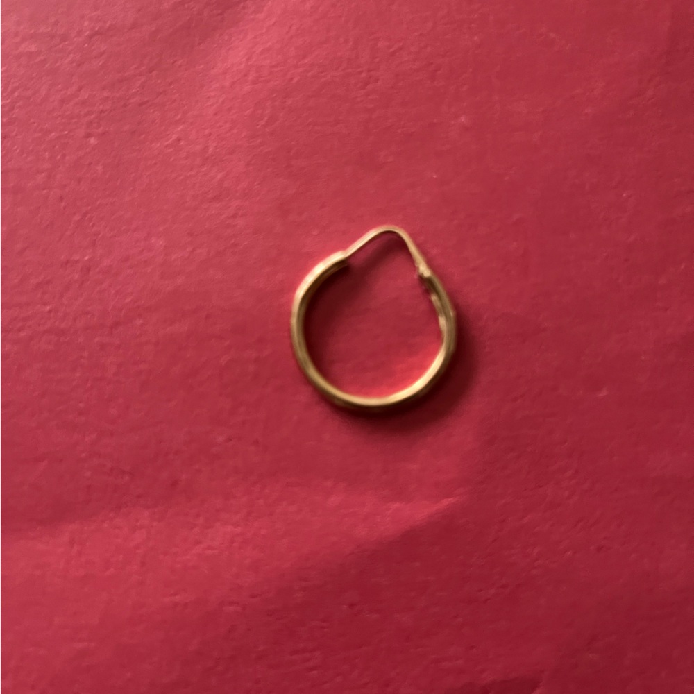 Elegant 18K Gold Hoop Earring